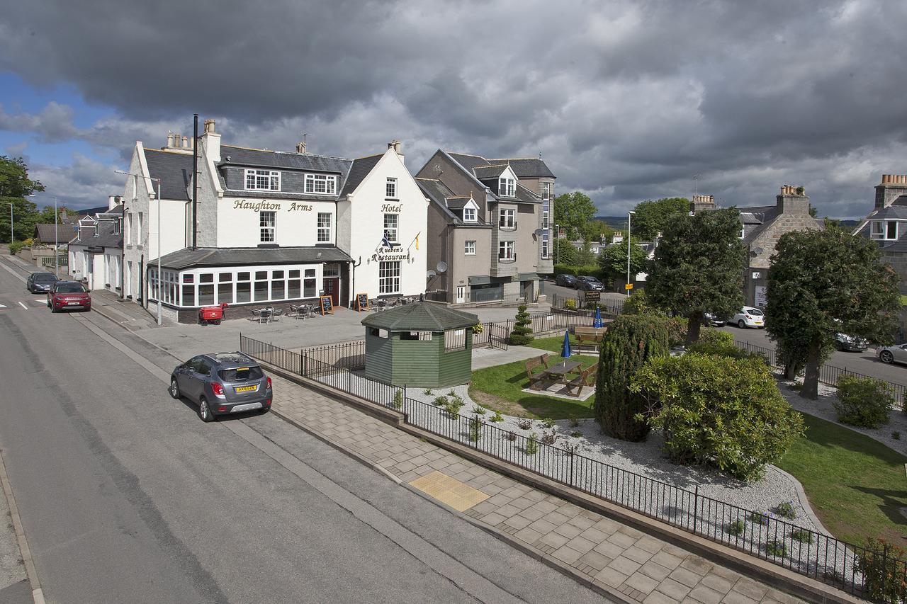 Haughton Arms Hotel Alford  Exterior photo